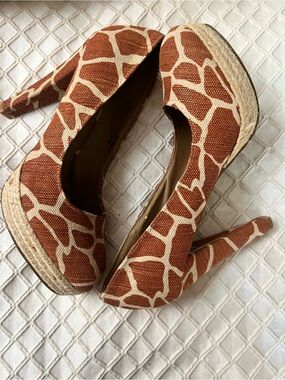 Soma Orange Giraffe-Print Platform Pumps
